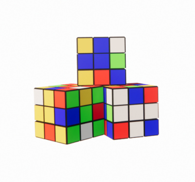 Drei riesige Rubik’s Cubes
