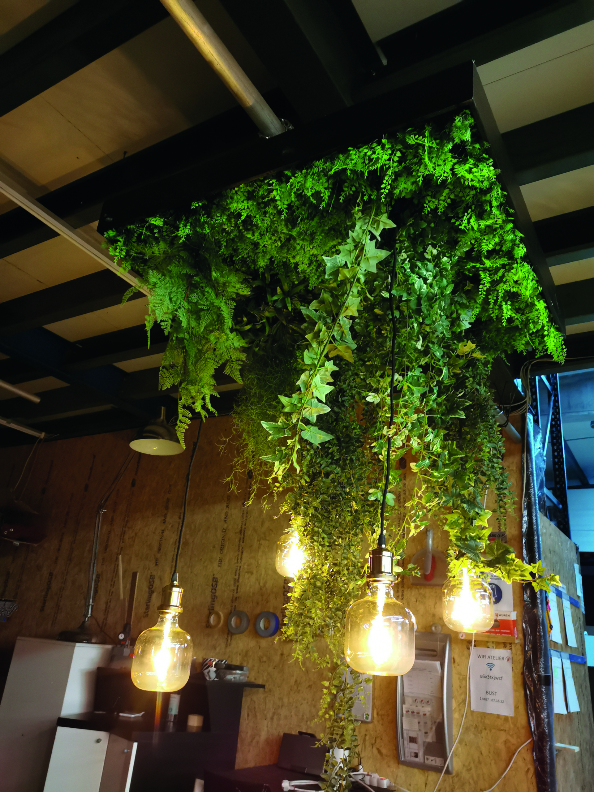 Hanging Frame 100×100